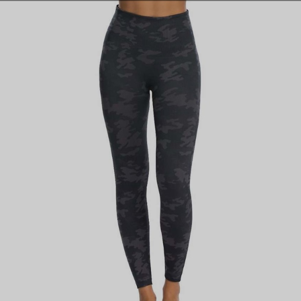 SPANX Look At Me Now Leggings - Black Camo